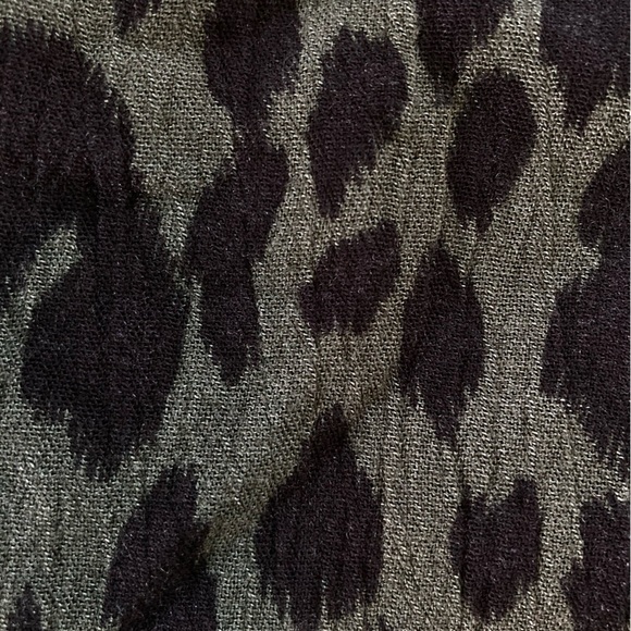 Umgee Cheetah Print Tunic Blouse V-Neck Raw Hem Green & Black (Size M) - Picture 6 of 14